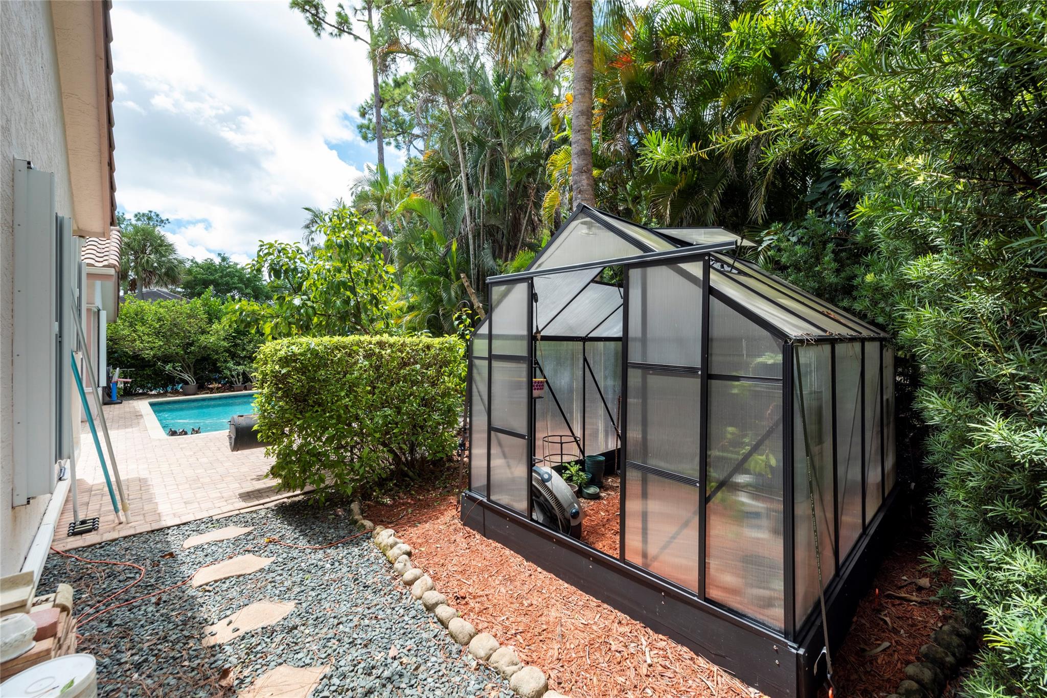 Woodside Vill Sec One 92- - Residential Lease