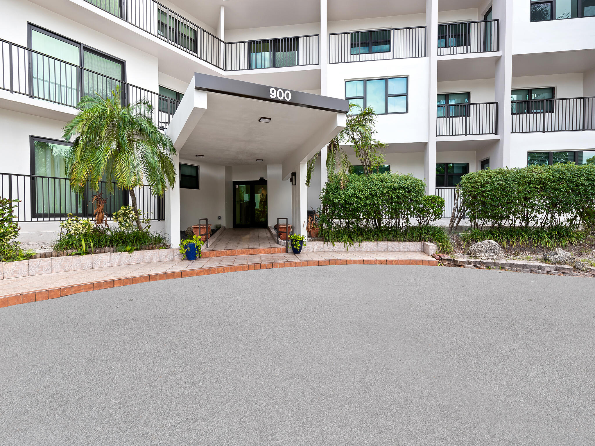 RIVER REACH CONDOMINIUM I - Residential Lease