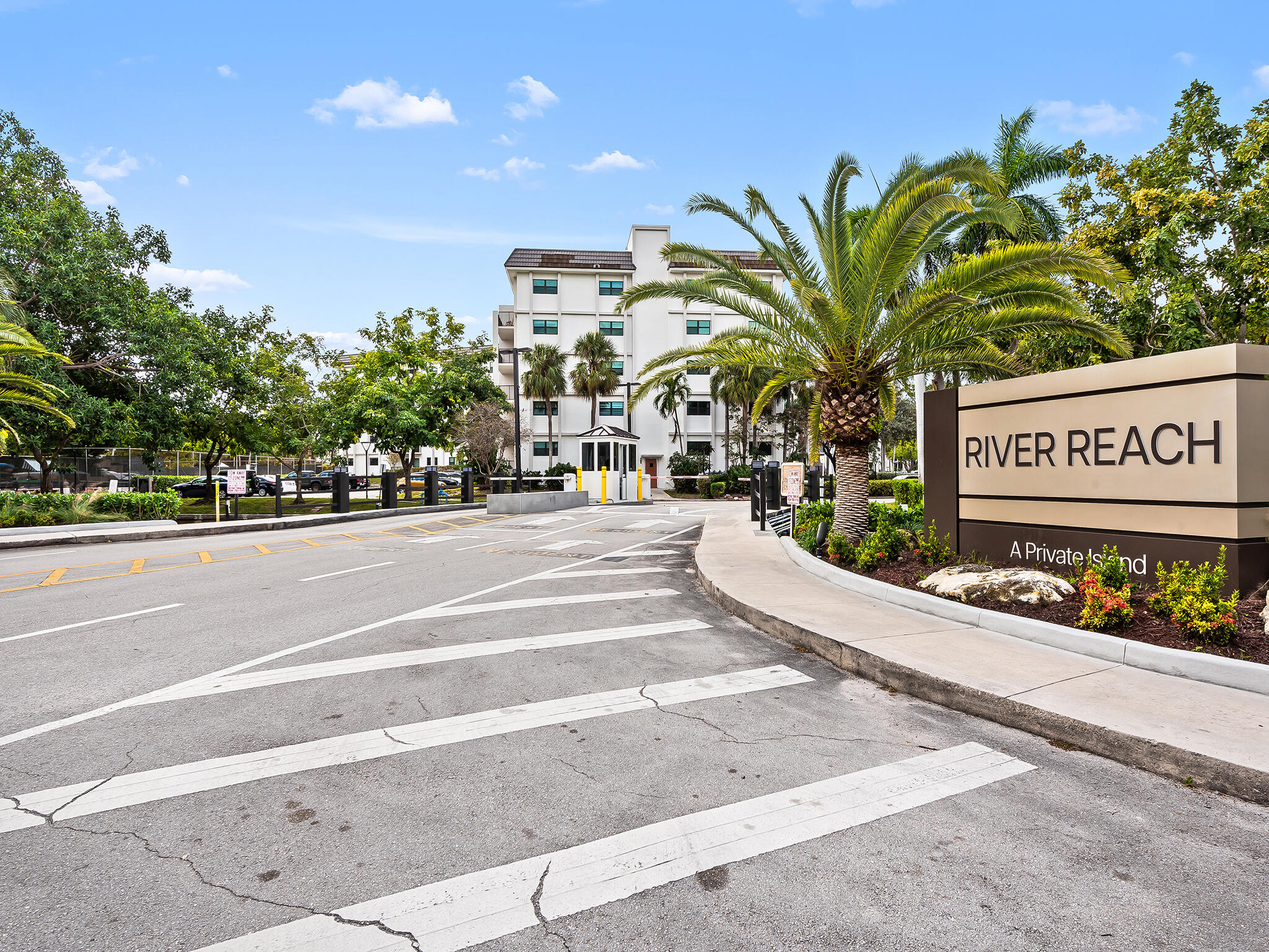 RIVER REACH CONDOMINIUM I - Residential Lease