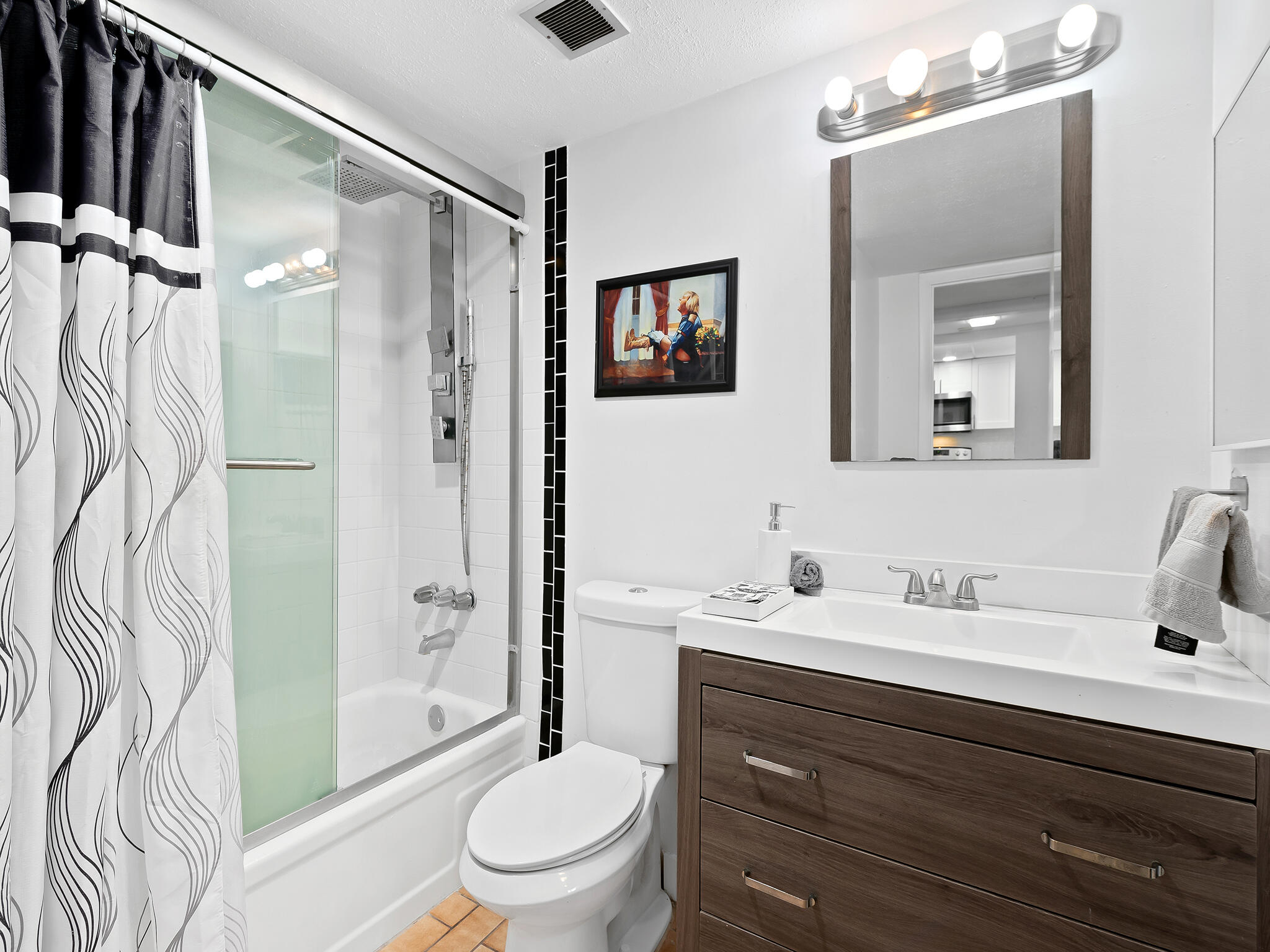 RIVER REACH CONDOMINIUM I - Residential Lease