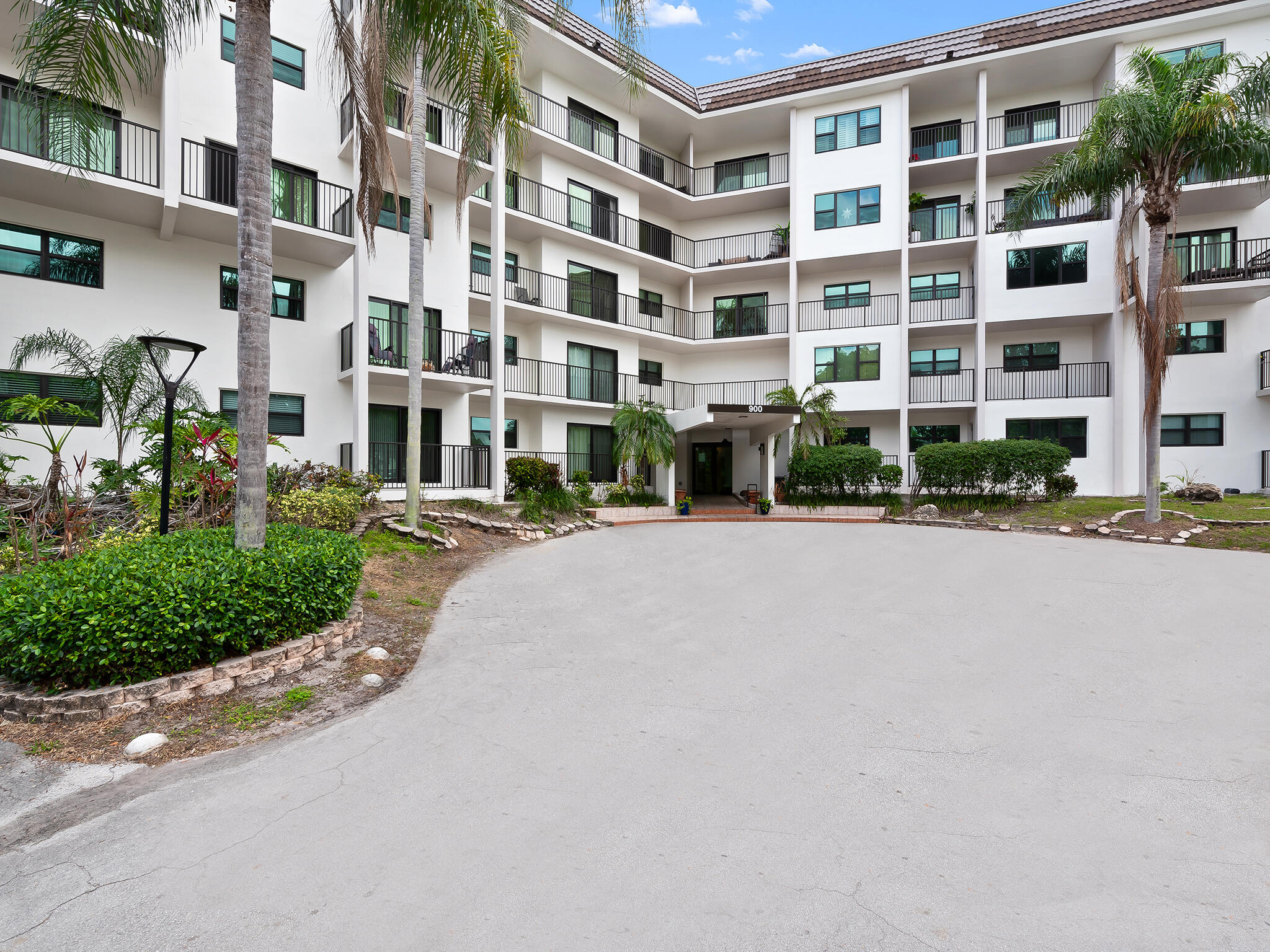 RIVER REACH CONDOMINIUM I - Residential Lease