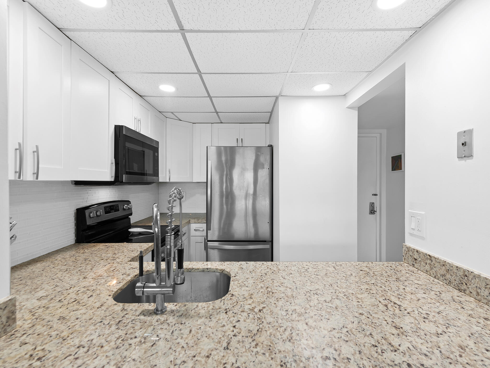 RIVER REACH CONDOMINIUM I - Residential Lease