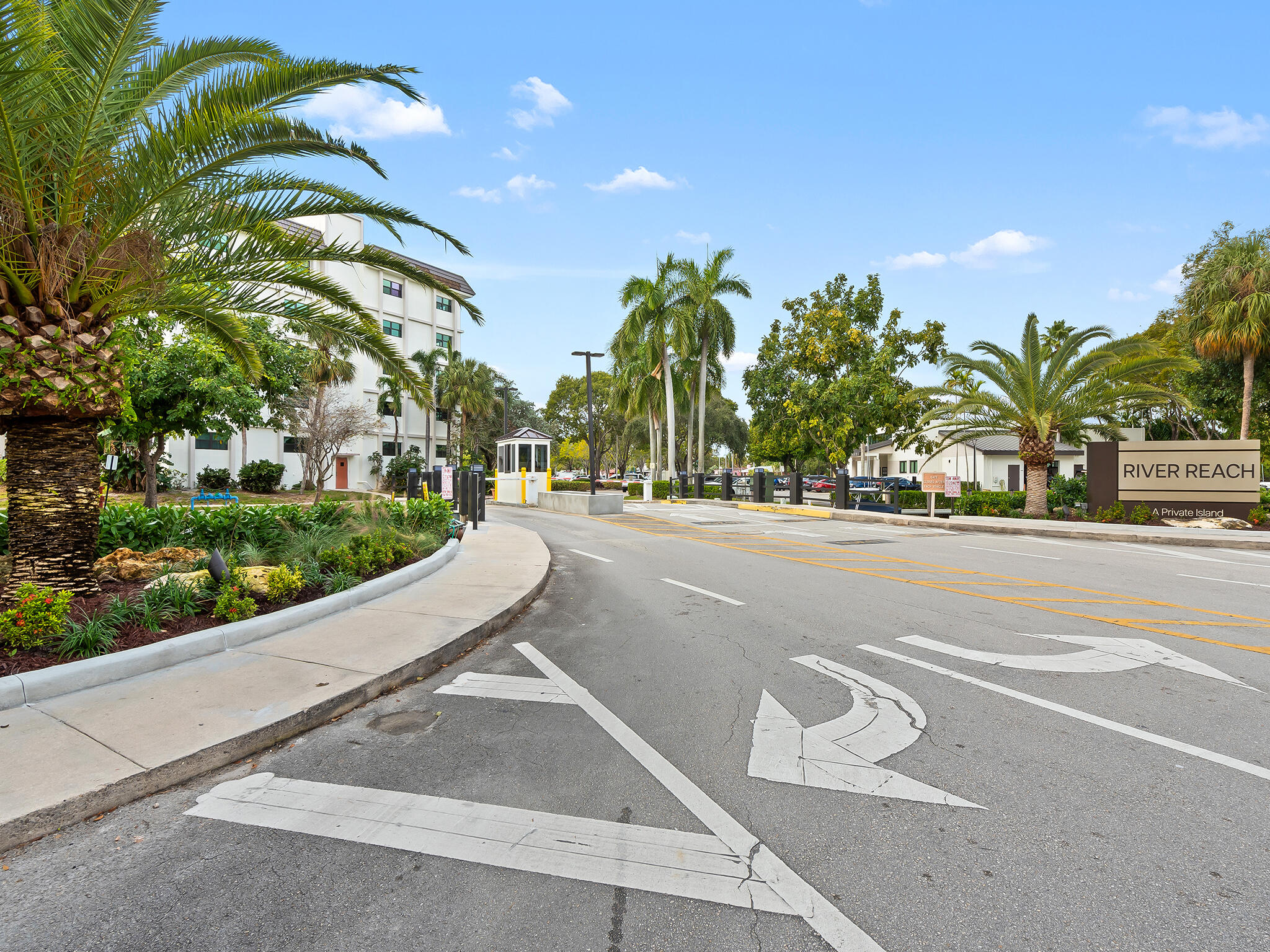 RIVER REACH CONDOMINIUM I - Residential Lease