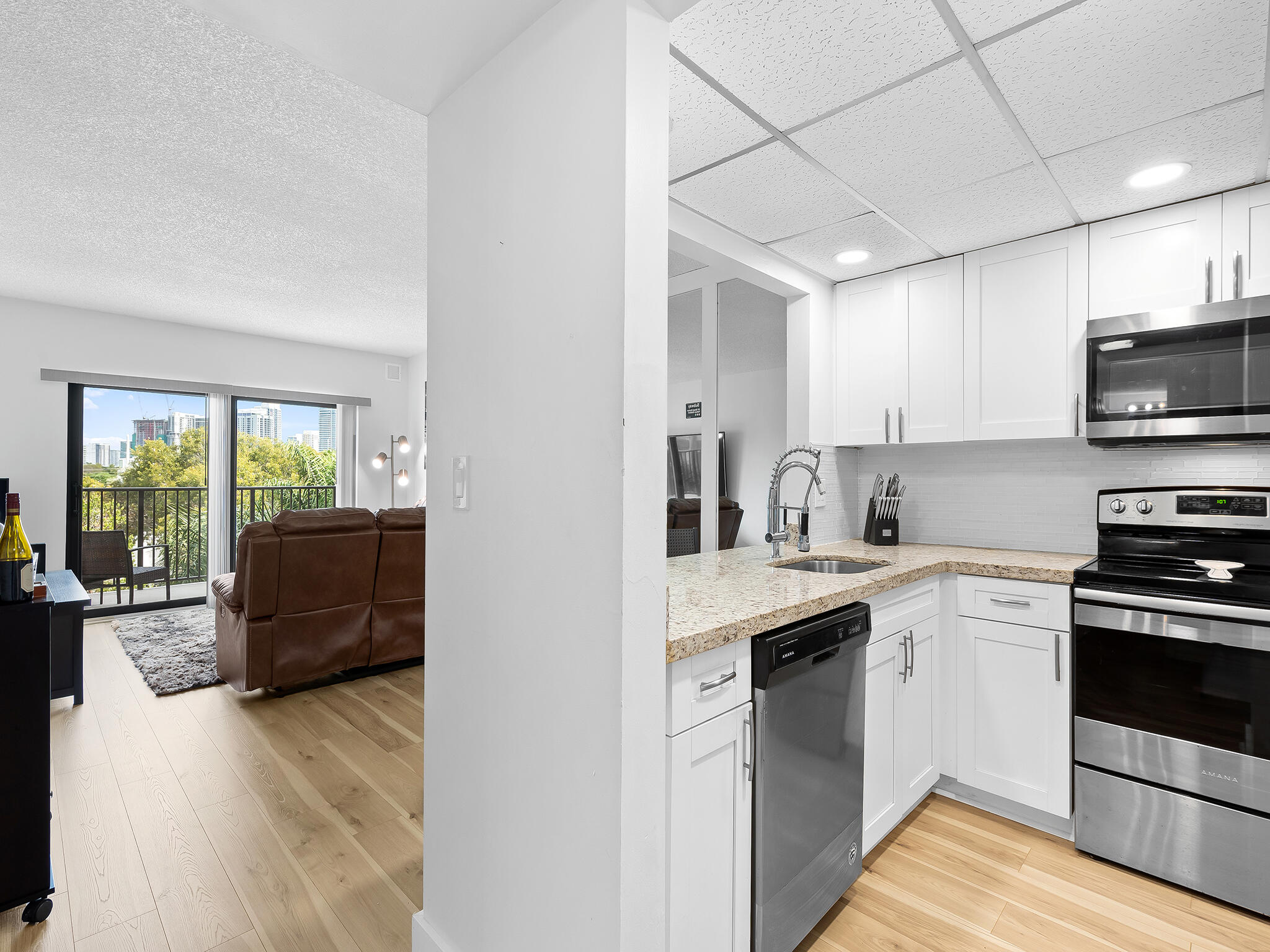 RIVER REACH CONDOMINIUM I - Residential Lease