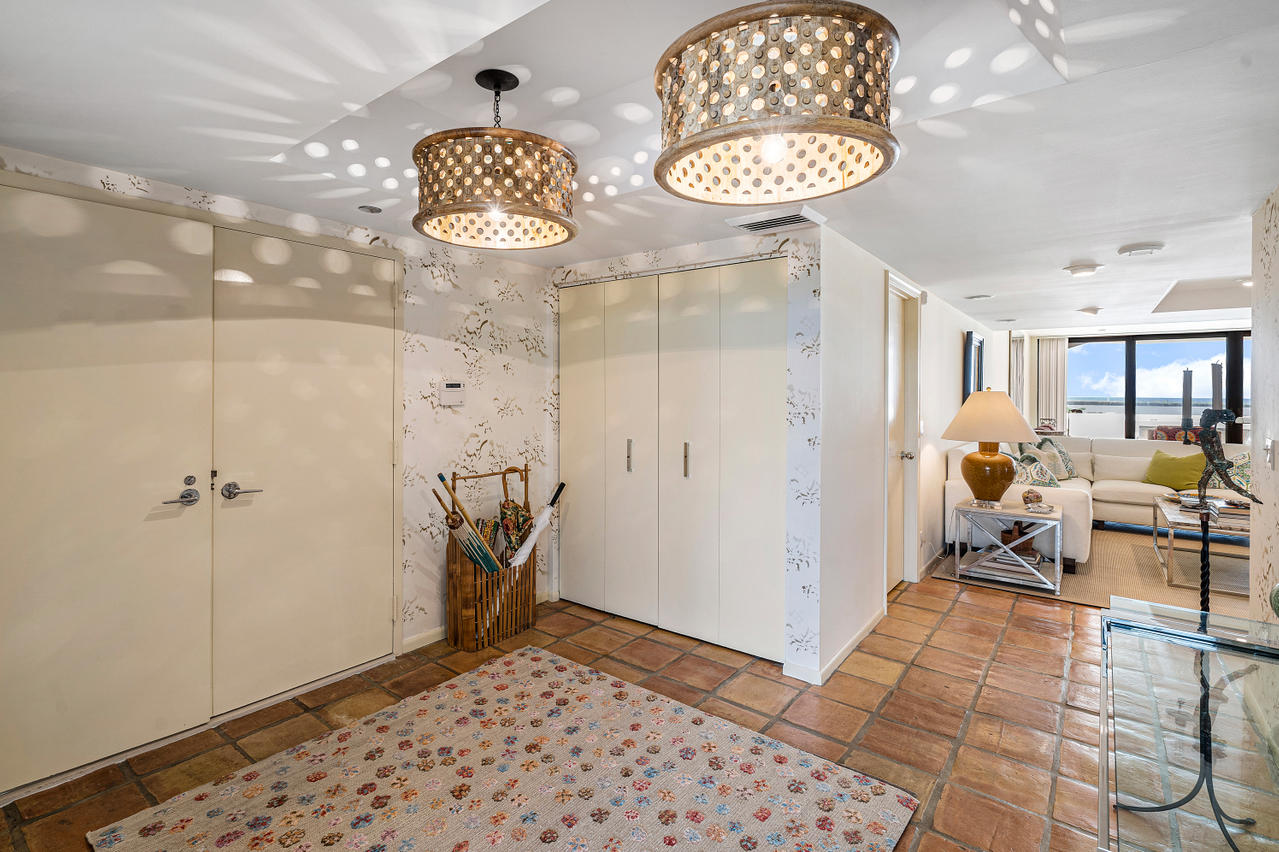 BEACH POINT COND DECL FILED 5-31-79 - Residential