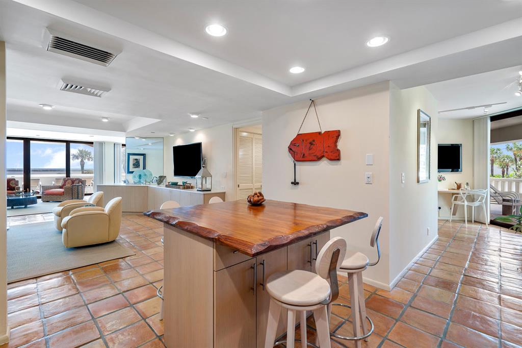 BEACH POINT COND DECL FIL - Residential