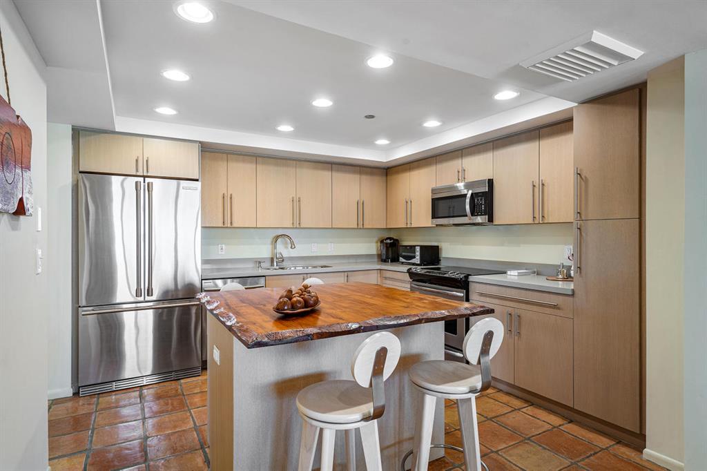 BEACH POINT COND DECL FIL - Residential