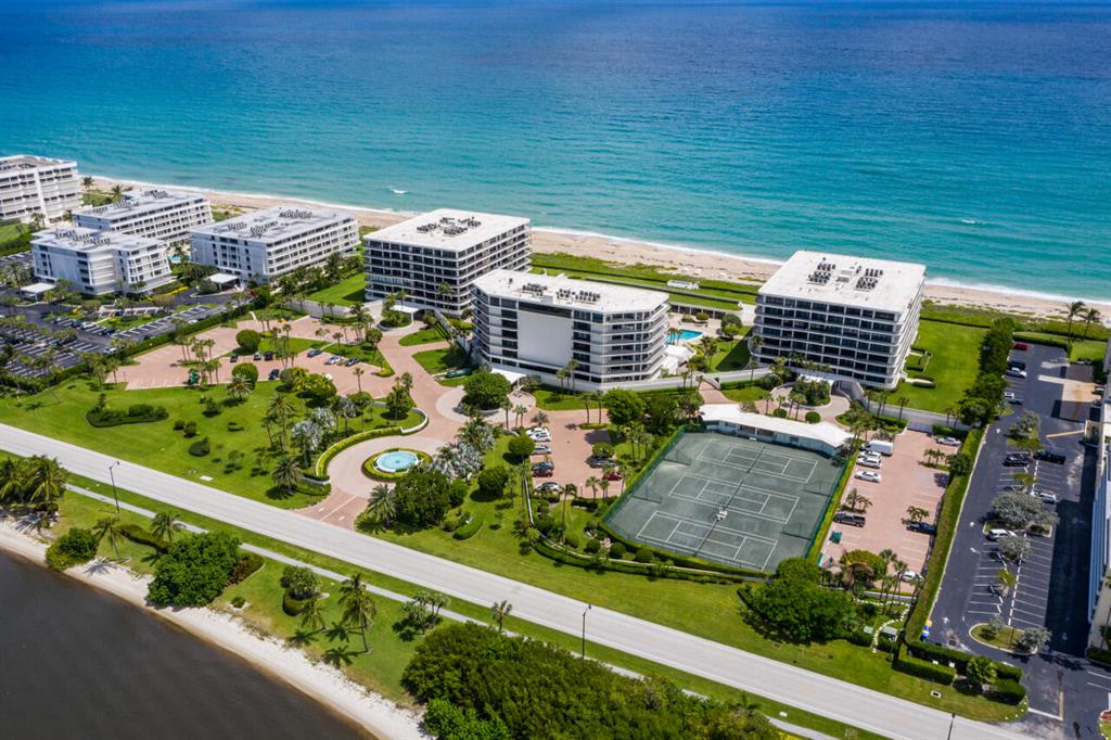 BEACH POINT COND DECL FIL - Residential