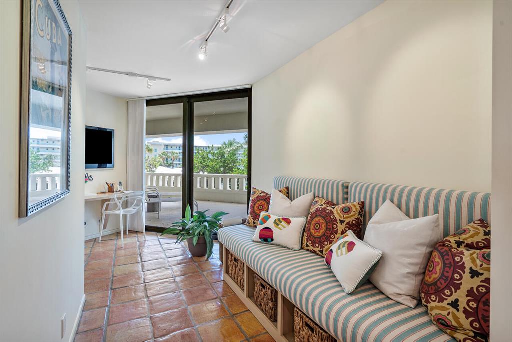 BEACH POINT COND DECL FIL - Residential