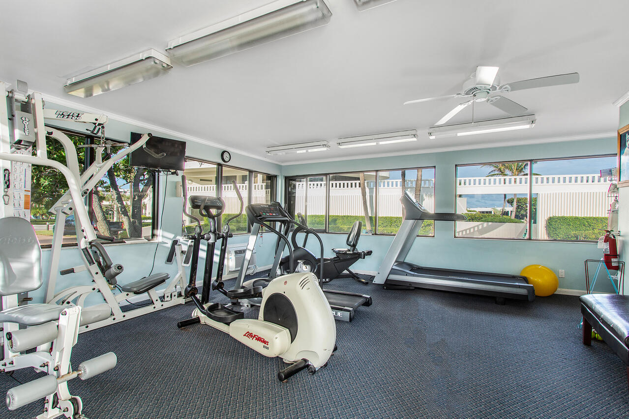 BEACH POINT COND DECL FILED 5-31-79 - Residential