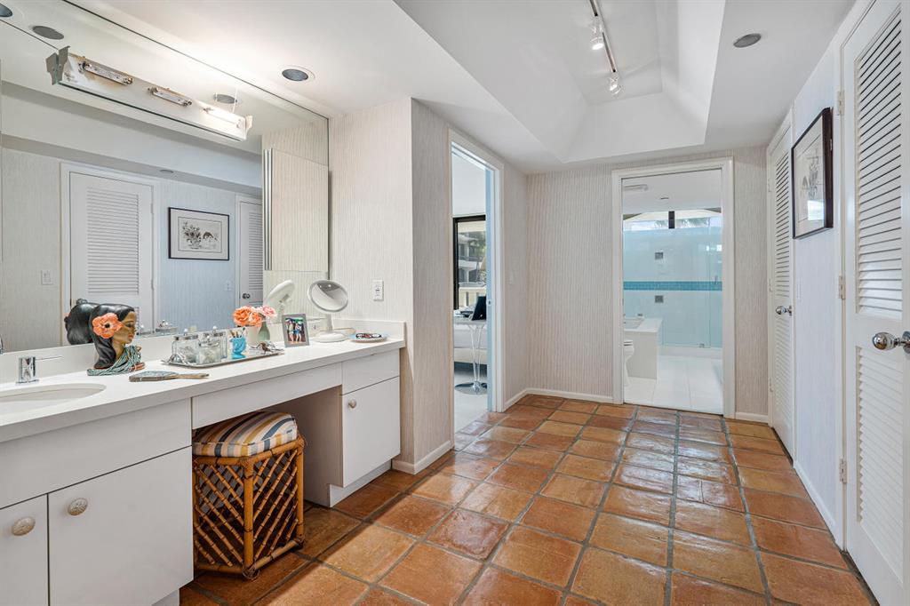 BEACH POINT COND DECL FIL - Residential