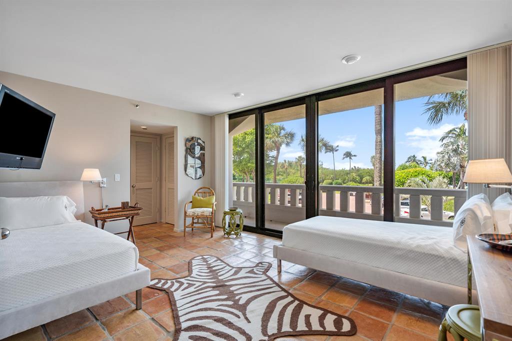 BEACH POINT COND DECL FIL - Residential