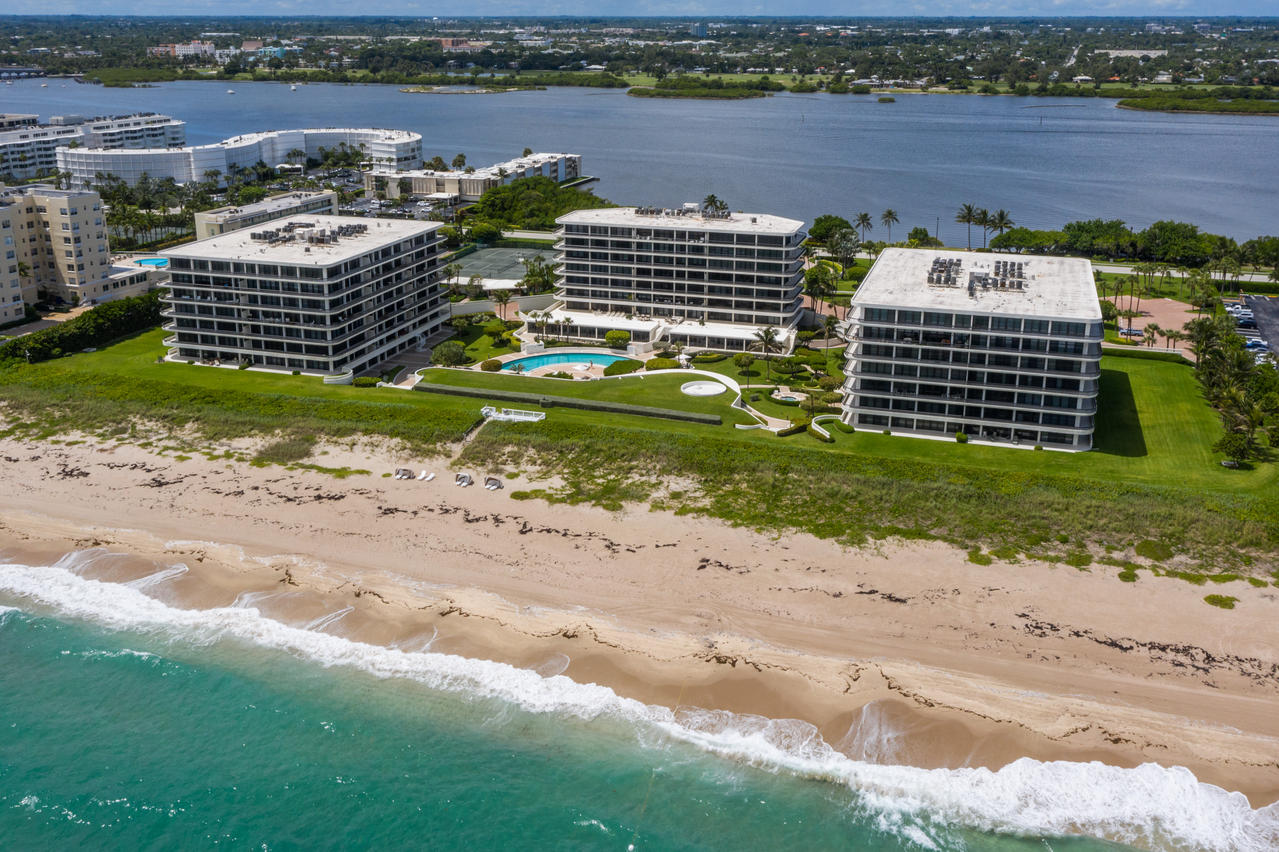 BEACH POINT COND DECL FILED 5-31-79 - Residential