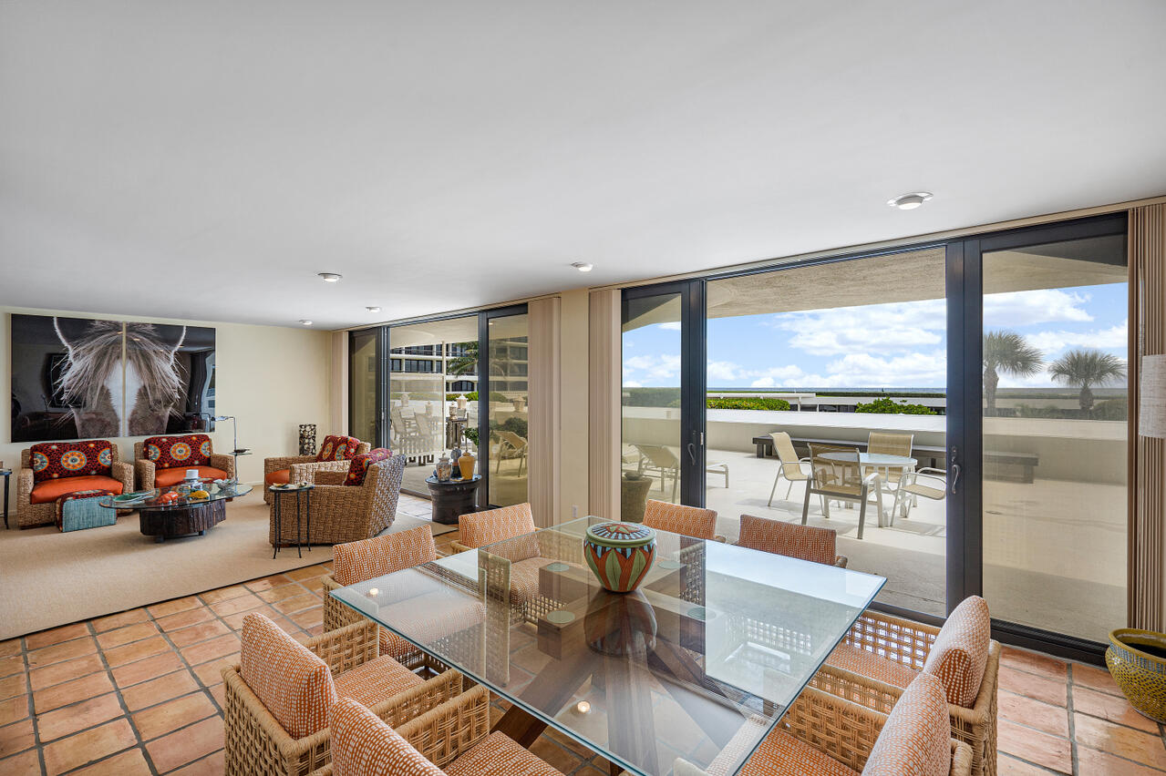 BEACH POINT COND DECL FILED 5-31-79 - Residential