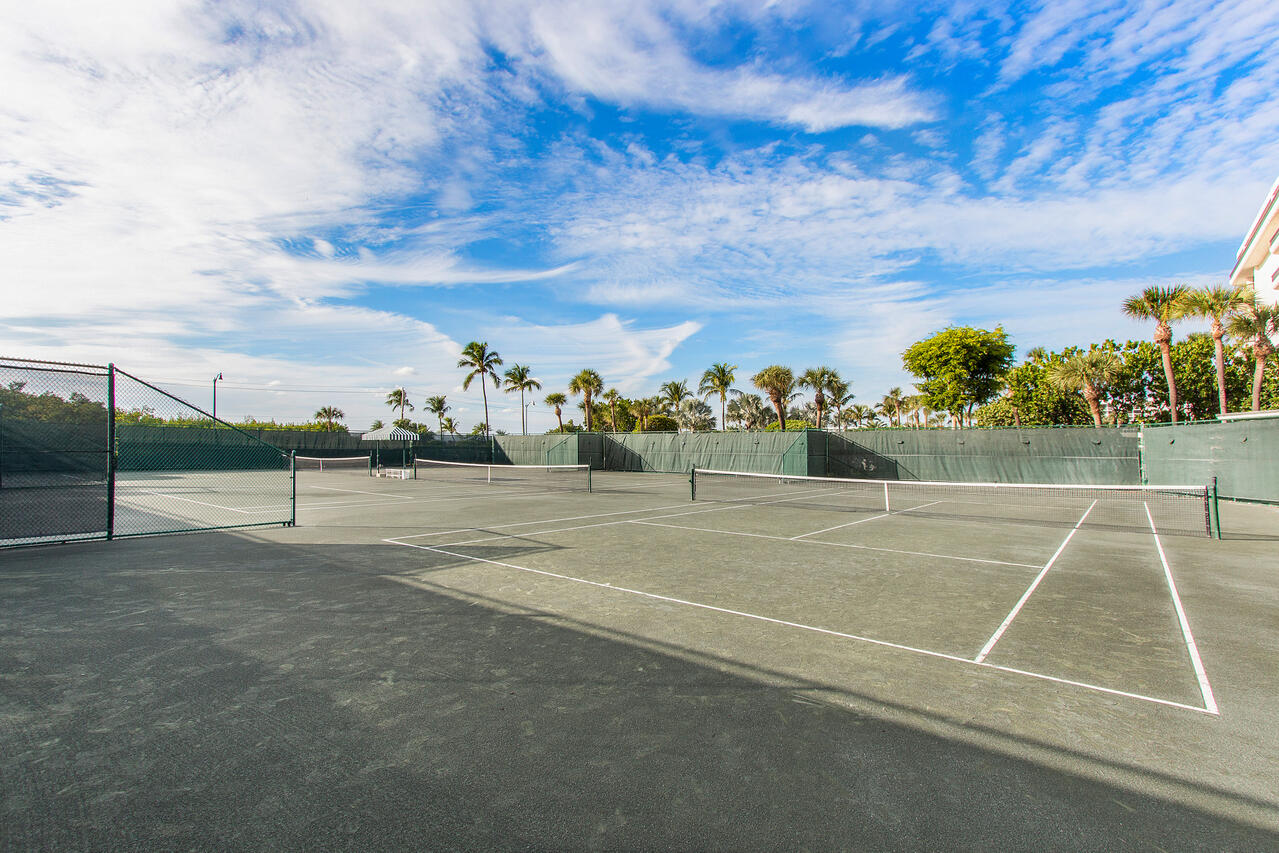 BEACH POINT COND DECL FILED 5-31-79 - Residential