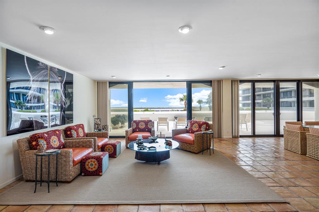 BEACH POINT COND DECL FIL - Residential