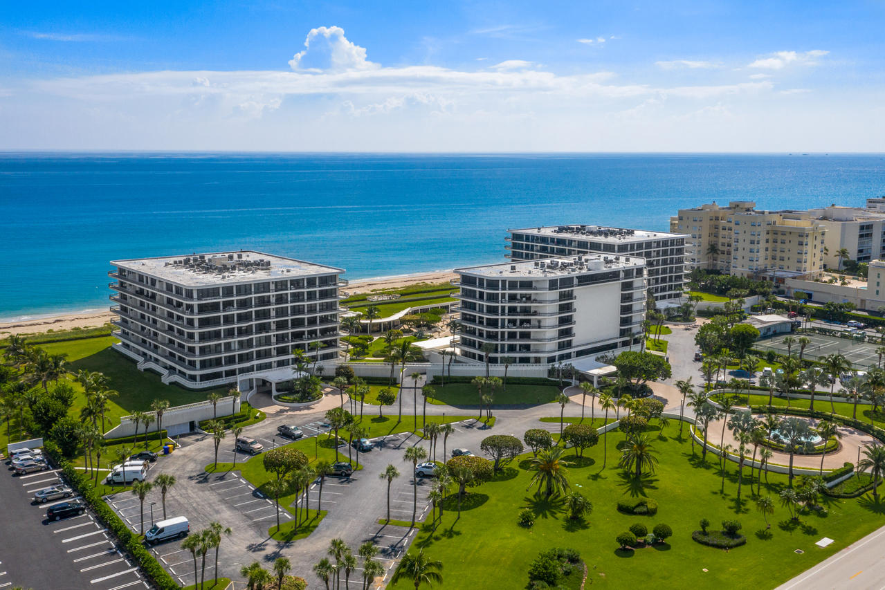 BEACH POINT COND DECL FILED 5-31-79 - Residential