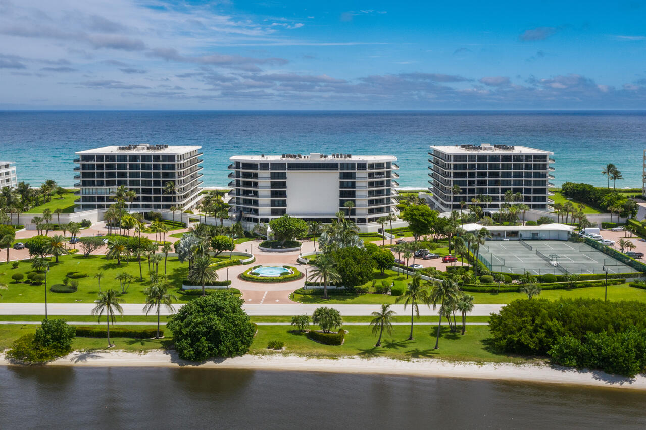 BEACH POINT COND DECL FILED 5-31-79 - Residential