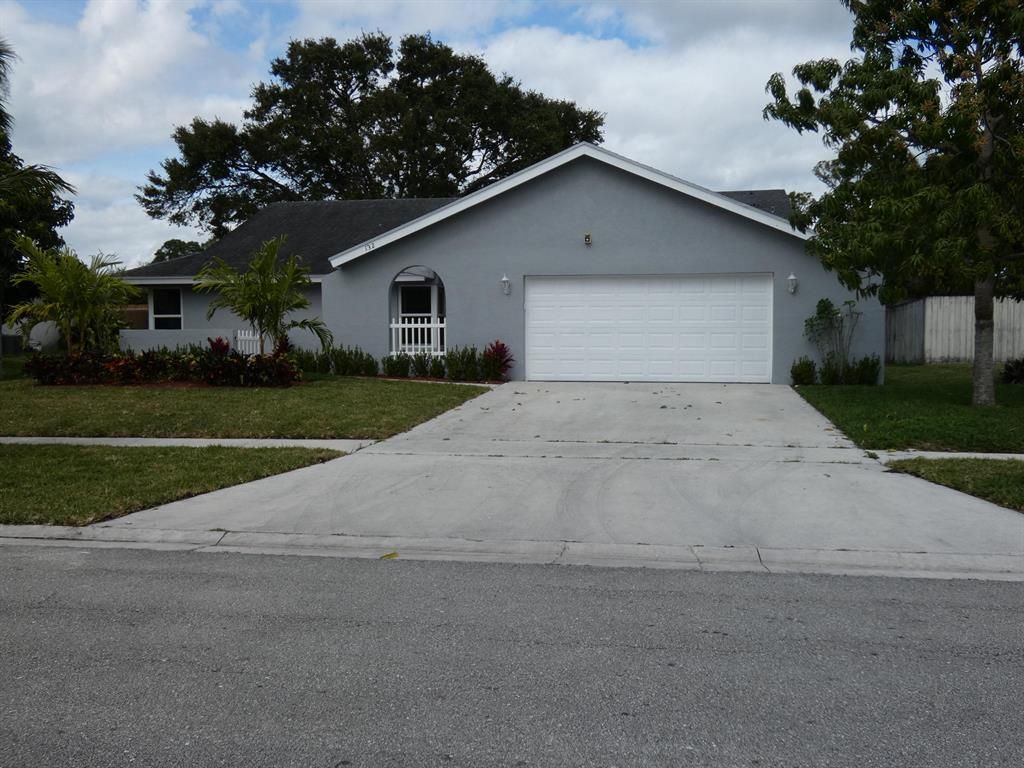 Photo of 132 Sherwood Drive, Royal Palm Beach, FL 33411 (MLS # R10689151)