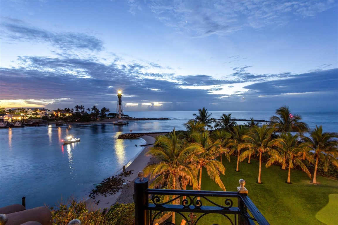 HILLSBORO SHORES SEC A - Residential