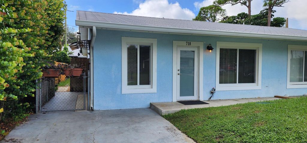 Photo of 728 SW 36th Terrace #718, Palm City, FL 34990 (MLS # R11128976)