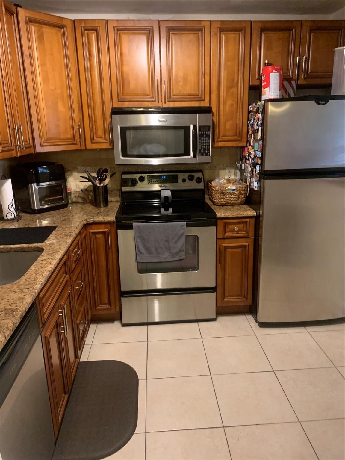 9273 SW 8th St 219, Boca Raton, FL, 33428/$175,000 1 9273 SW 8th St 219