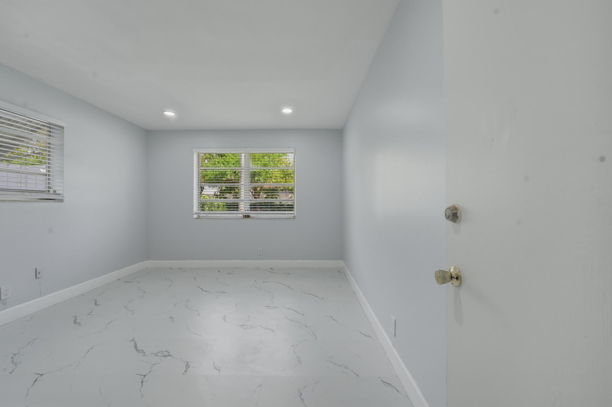 HOLLYWOOD LAKES SECTION - Residential