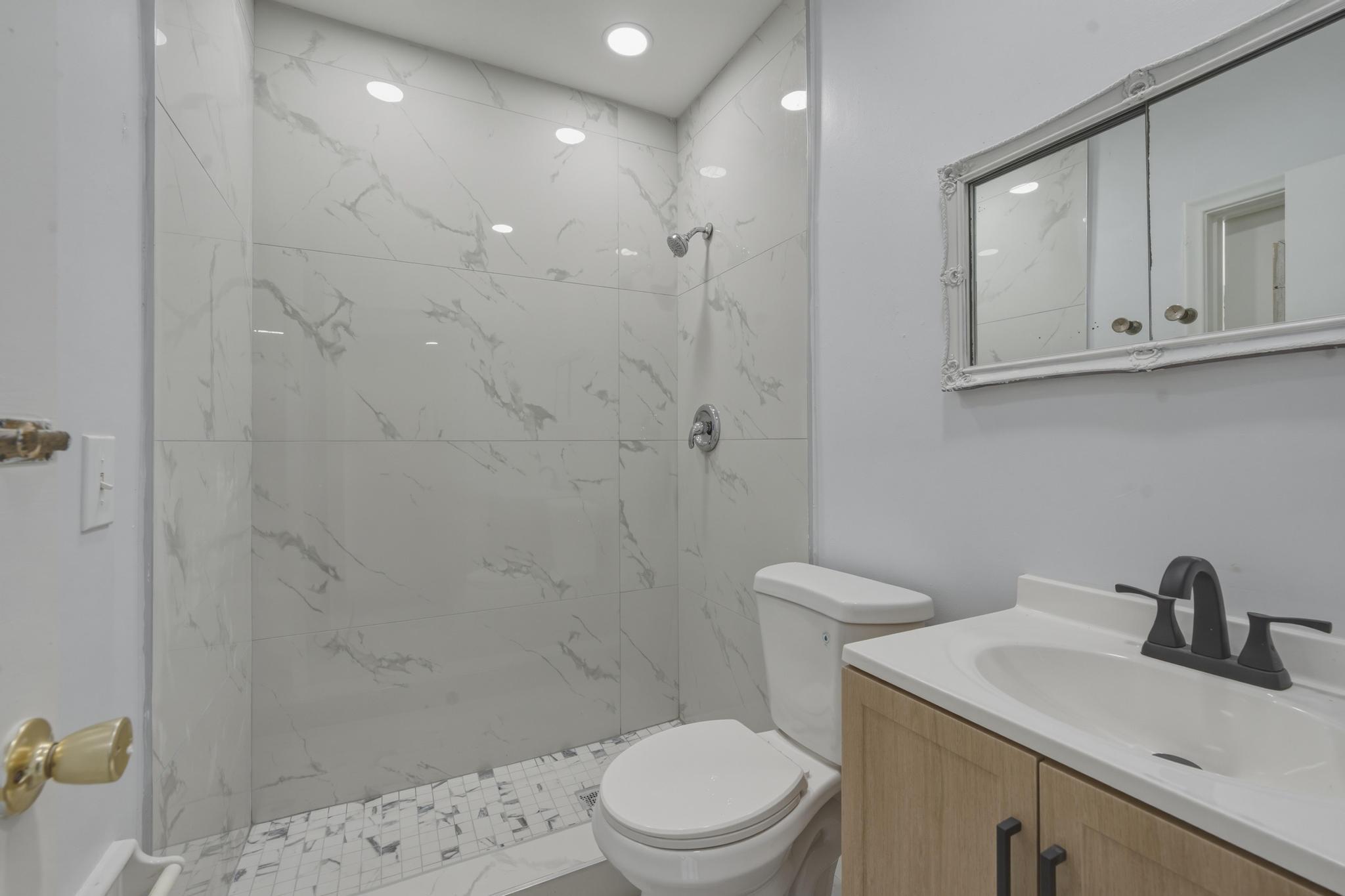 HOLLYWOOD LAKES SECTION - Residential