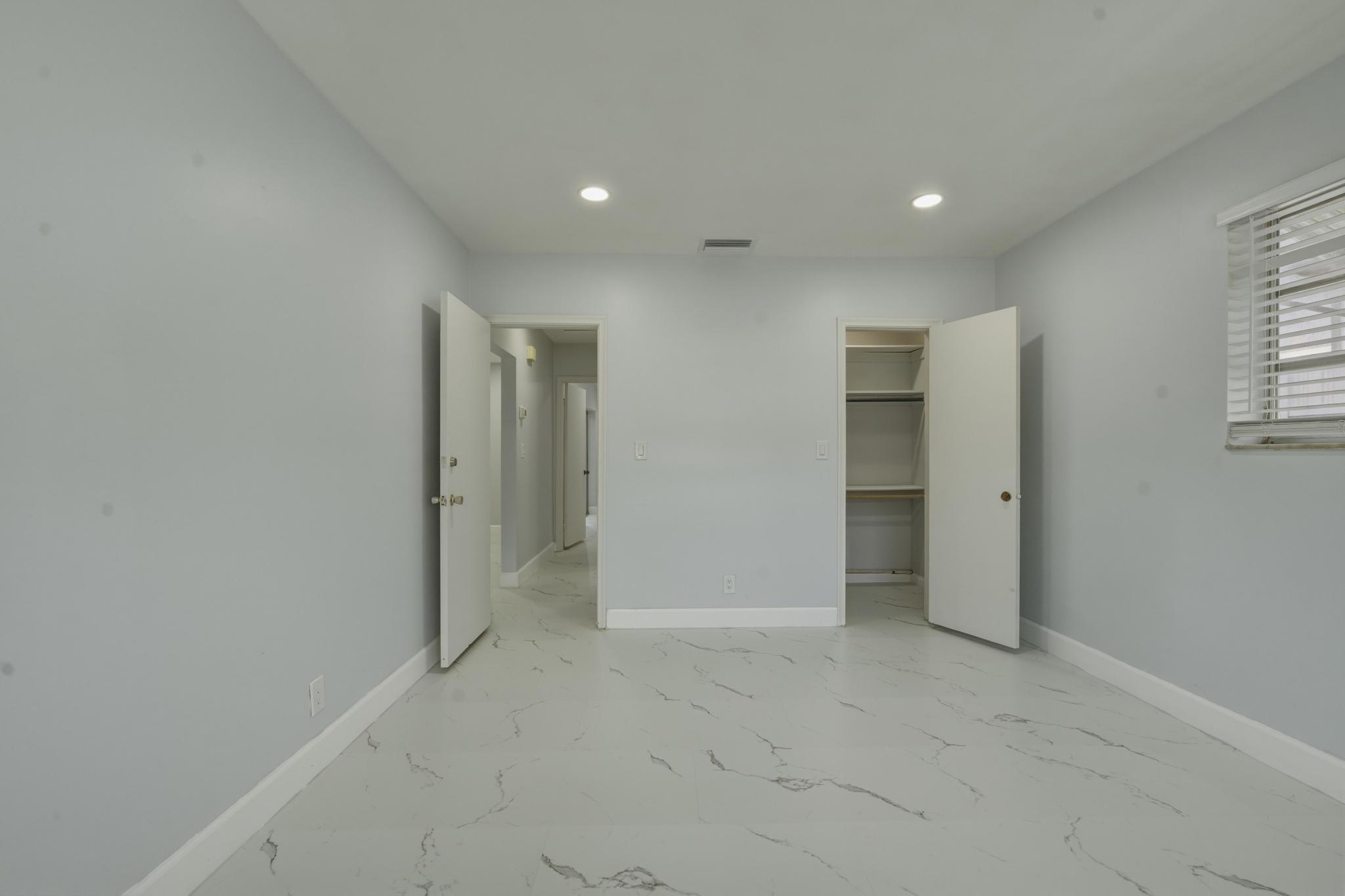 HOLLYWOOD LAKES SECTION - Residential