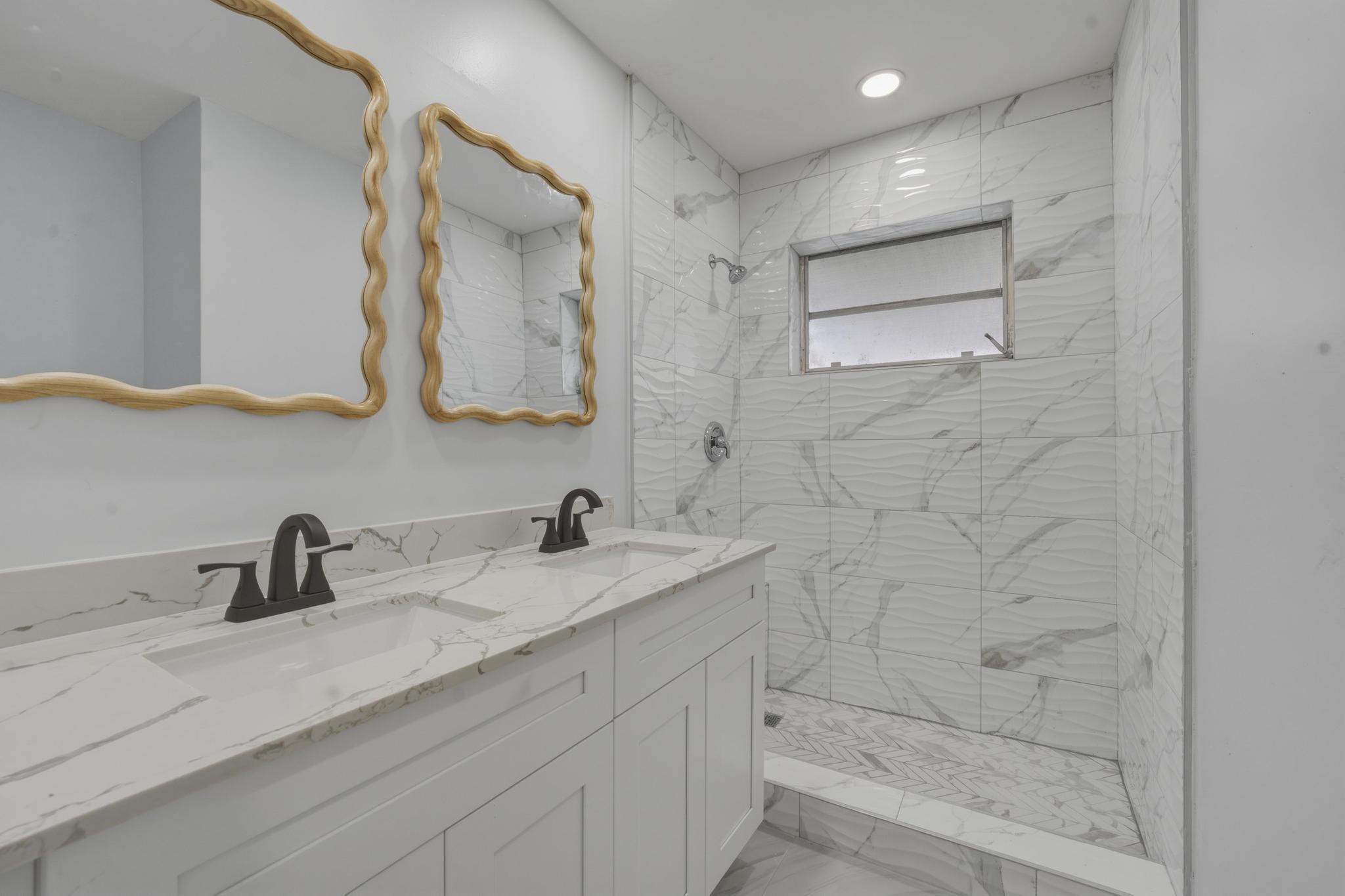 HOLLYWOOD LAKES SECTION - Residential