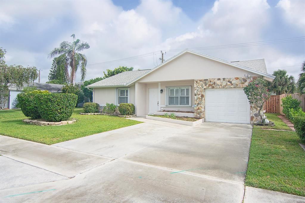 Photo of 153 Arrowhead Circle, Jupiter, FL 33458 (MLS # R10802345)