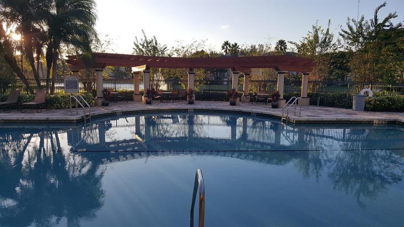 4177 N Haverhill Rd 816, West Palm Beach, FL, 33417/$190,000 3 4177 N Haverhill Rd 816