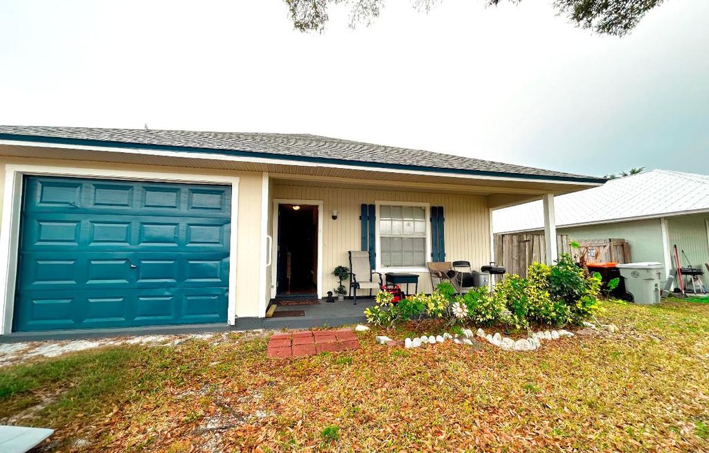 Photo of 1221 18th Avenue SW, Vero Beach, FL 32962 (MLS # R11155541)