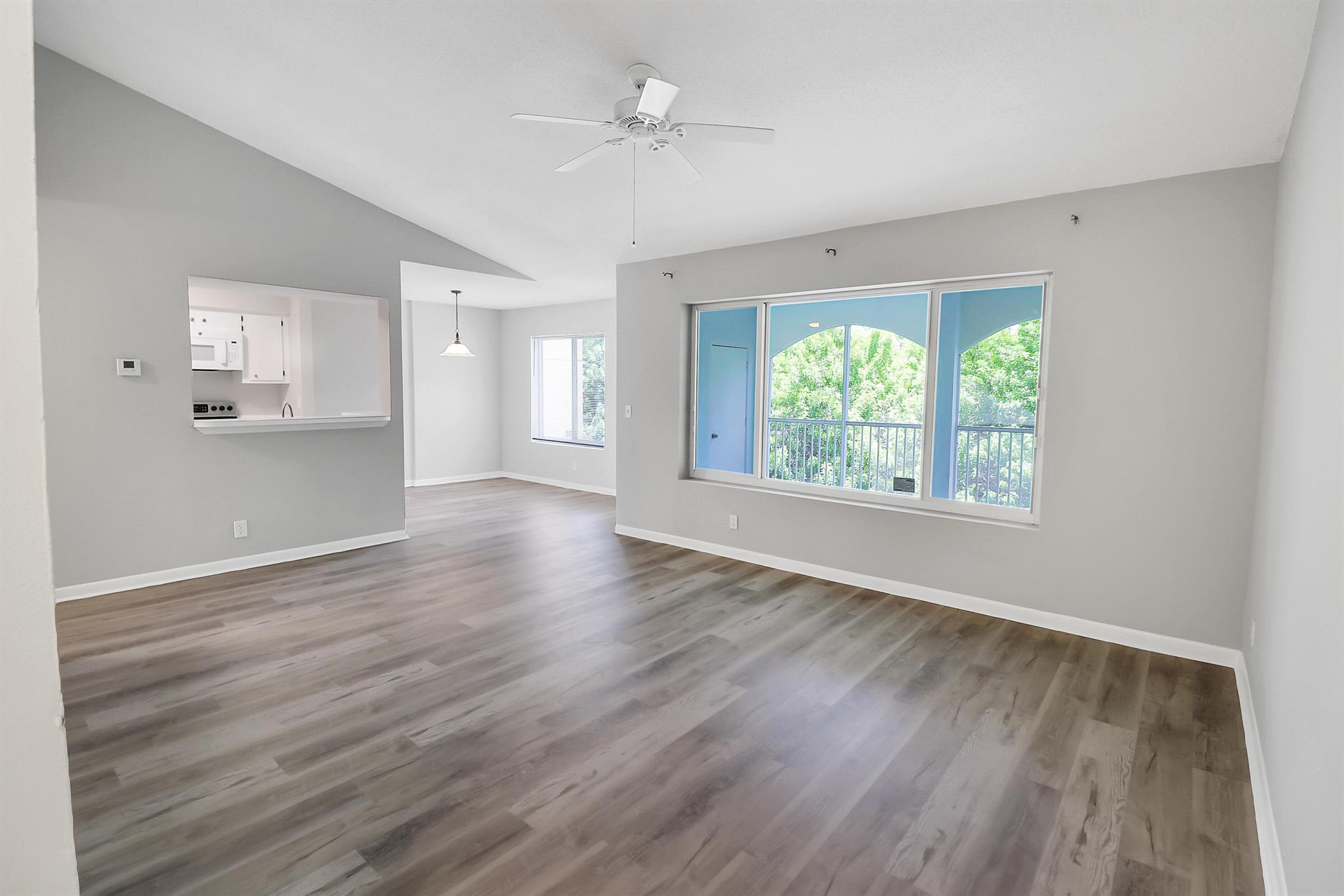 815 W Boynton Beach Boulevard 10-202
