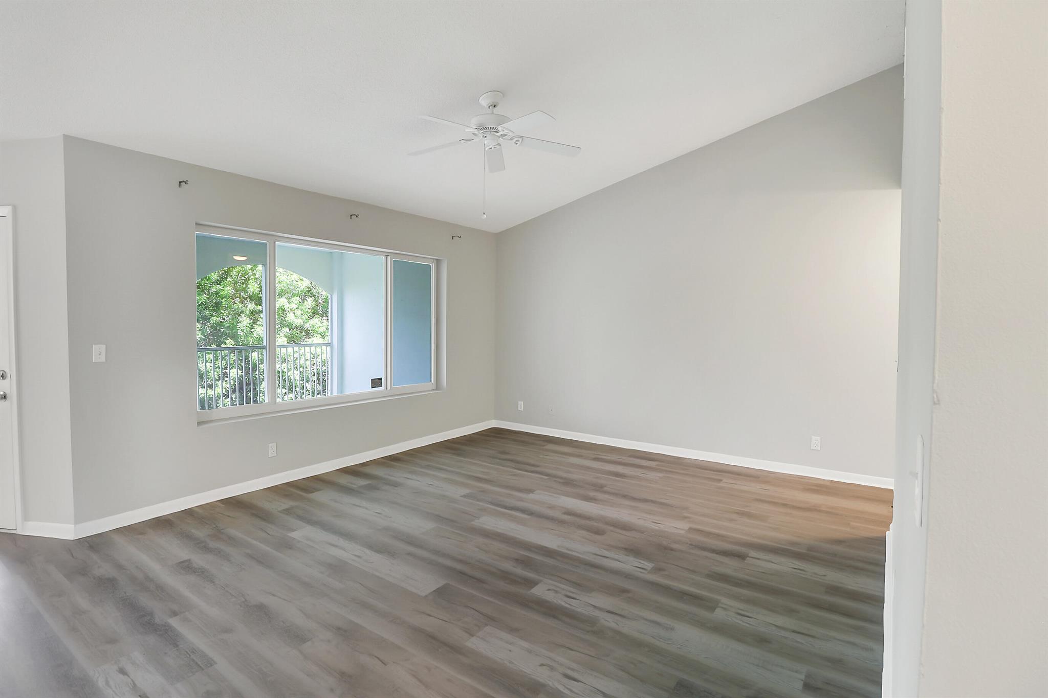 815 W Boynton Beach Boulevard 10-202