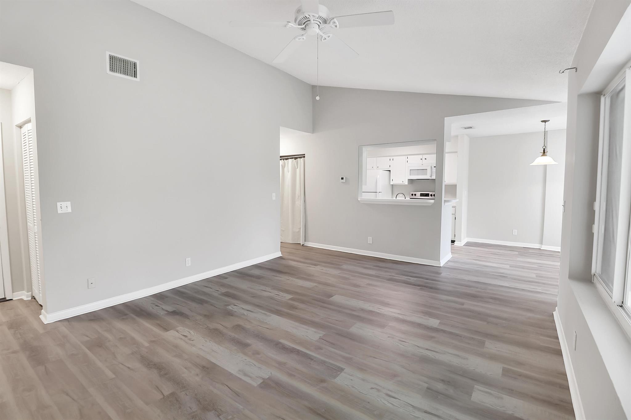 815 W Boynton Beach Boulevard 10-202