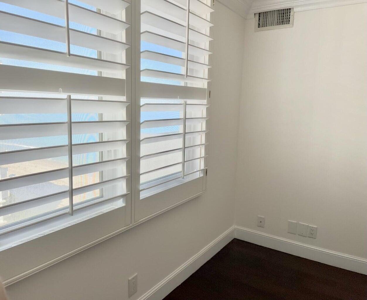 AMBASSADORS EAST - Residential Lease