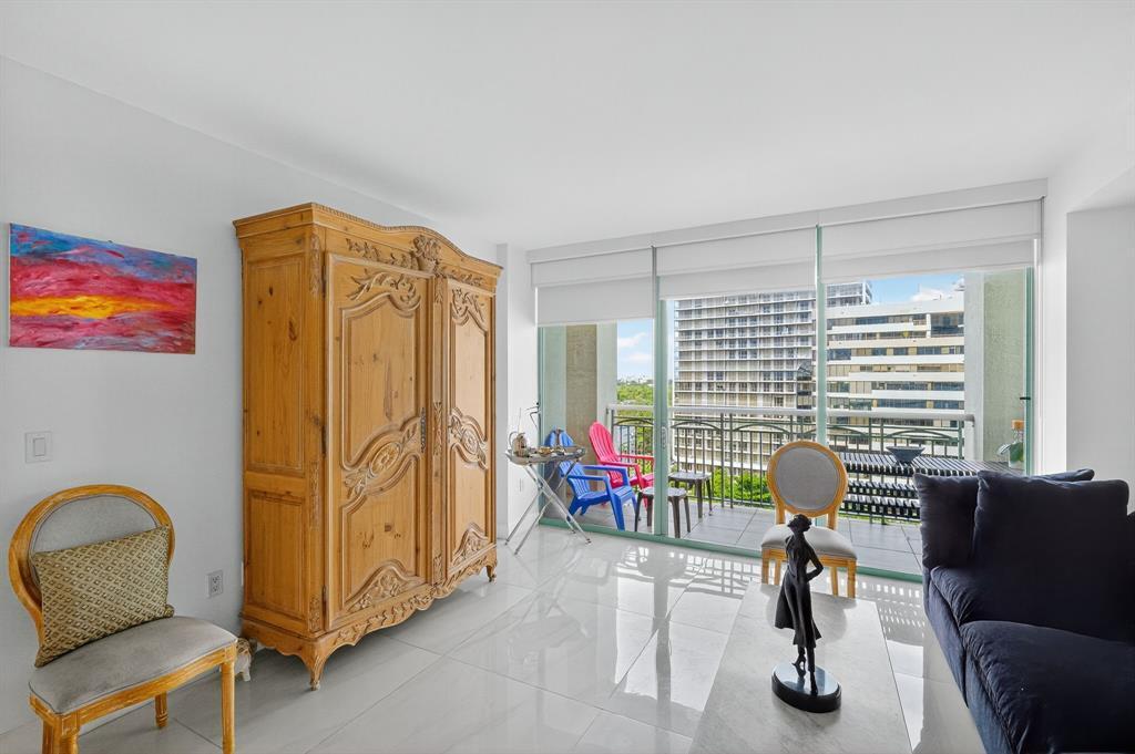 THE EXECUTIVE RESIDENCES CONDO - Residential