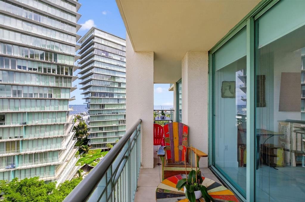 THE EXECUTIVE RESIDENCES CONDO - Residential