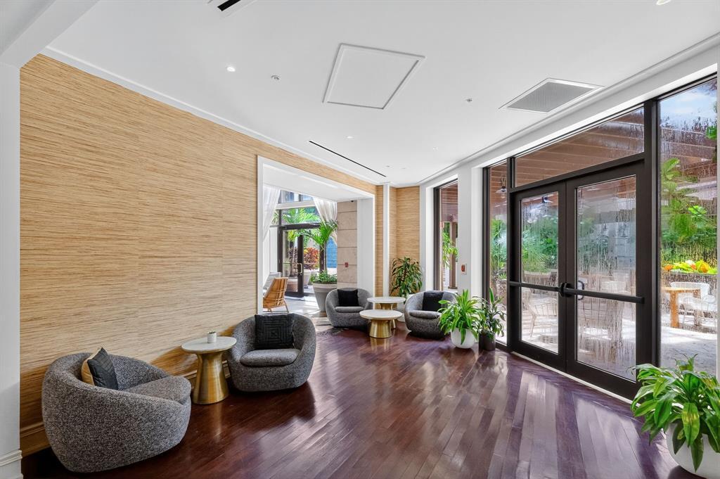 THE EXECUTIVE RESIDENCES CONDO - Residential