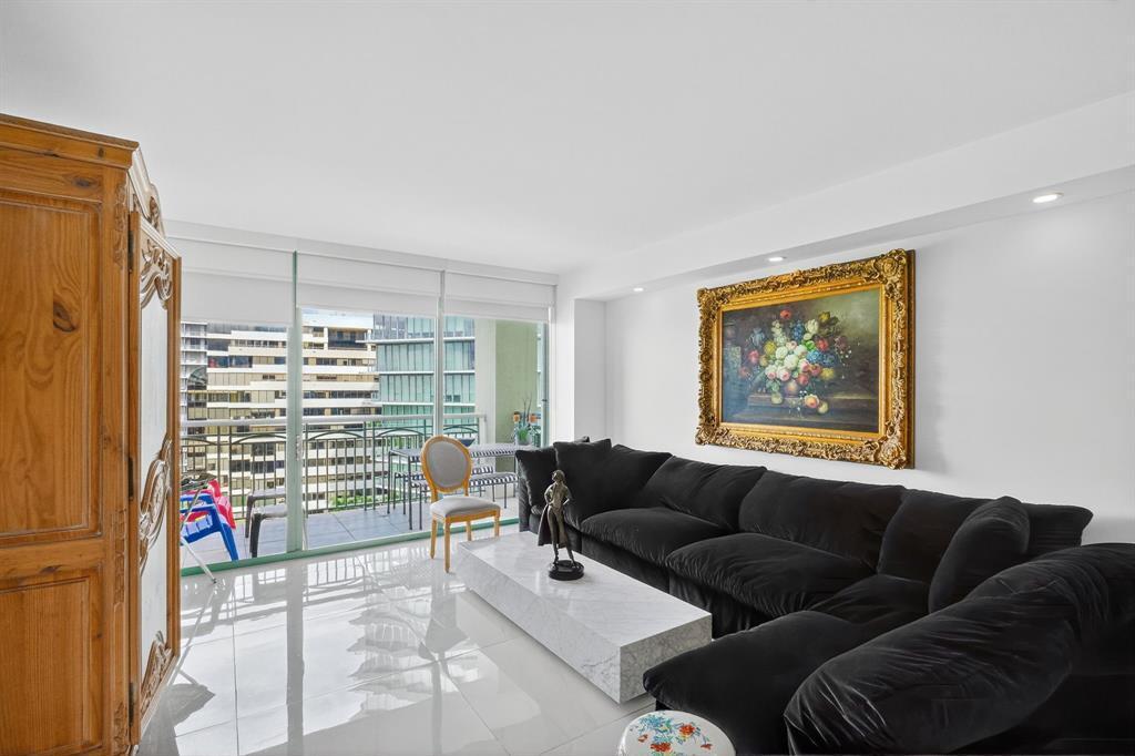 THE EXECUTIVE RESIDENCES CONDO - Residential