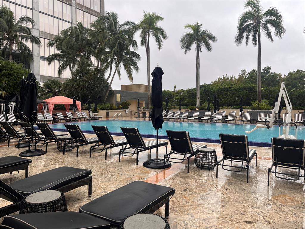 THE EXECUTIVE RESIDENCES CONDO - Residential