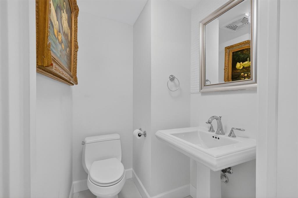 THE EXECUTIVE RESIDENCES CONDO - Residential