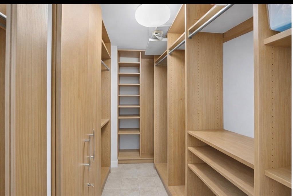 THE EXECUTIVE RESIDENCES CONDO - Residential