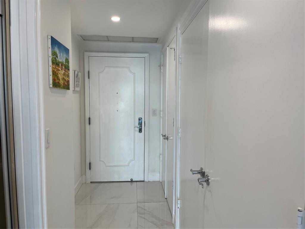 THE EXECUTIVE RESIDENCES CONDO - Residential