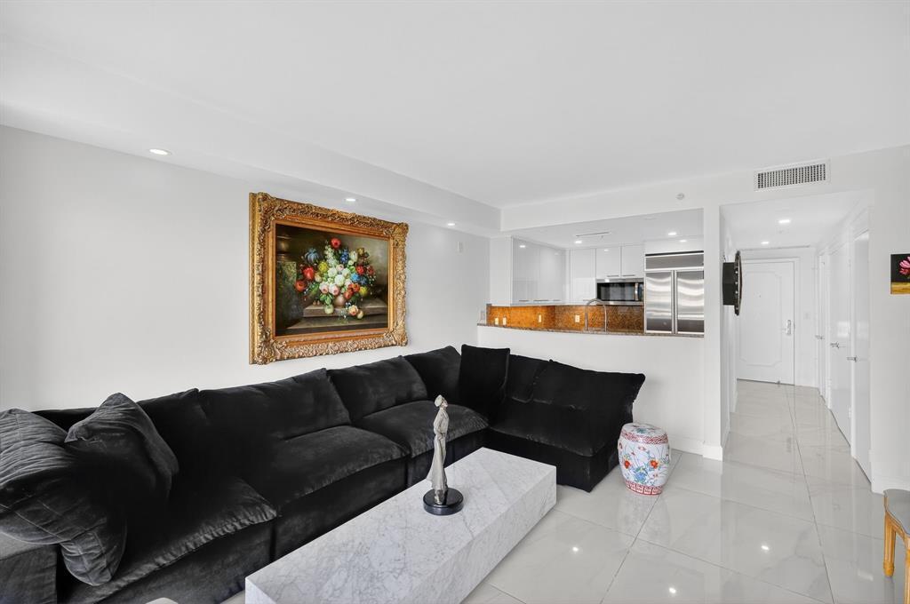 THE EXECUTIVE RESIDENCES CONDO - Residential