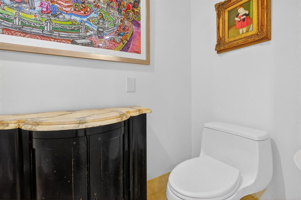 THE EXECUTIVE RESIDENCES CONDO - Residential