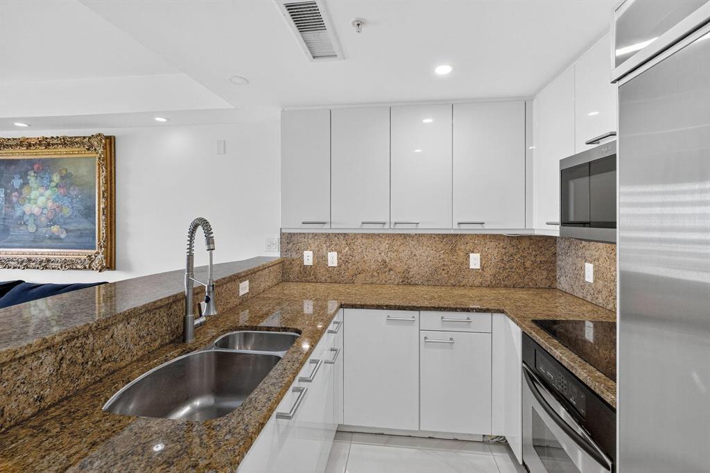 THE EXECUTIVE RESIDENCES CONDO - Residential