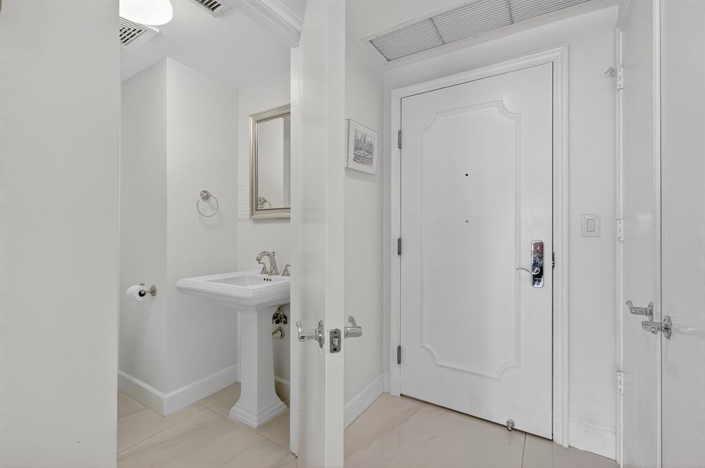 THE EXECUTIVE RESIDENCES CONDO - Residential