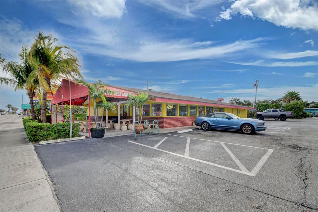 Photo of 301 N Dixie Highway, Lake Worth Beach, FL (MLS # F10434730)